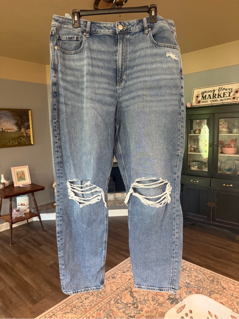 American Eagle Outfitters Light Blue Distressed Relaxed Jeans